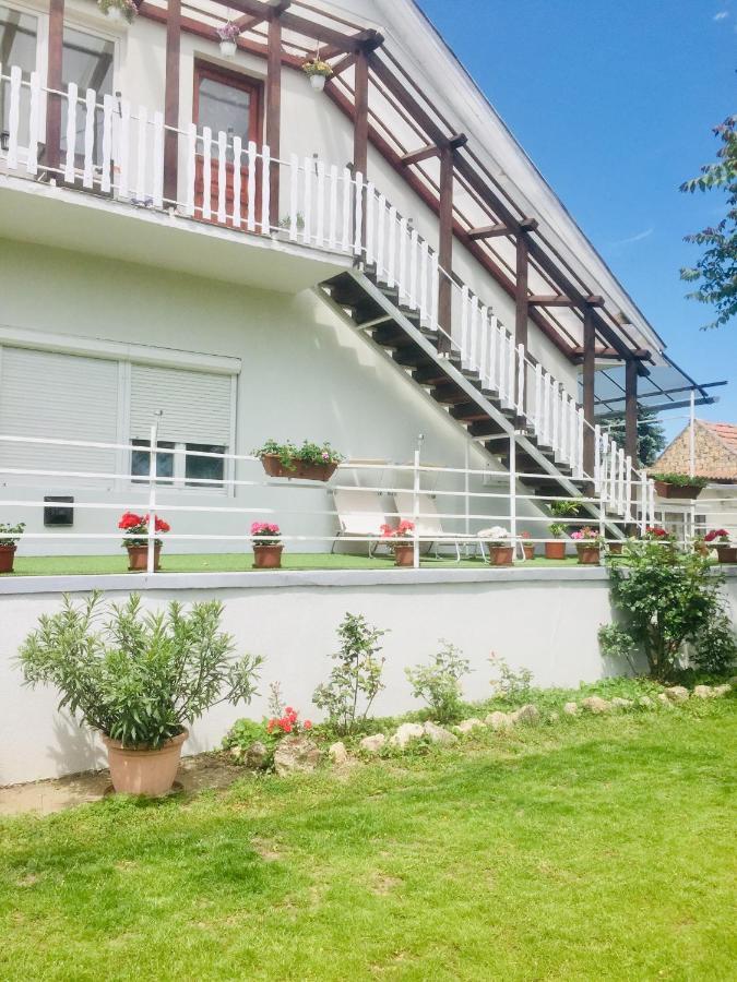 Lelle -Kert Apartman 03 발라톤엘 외부 사진